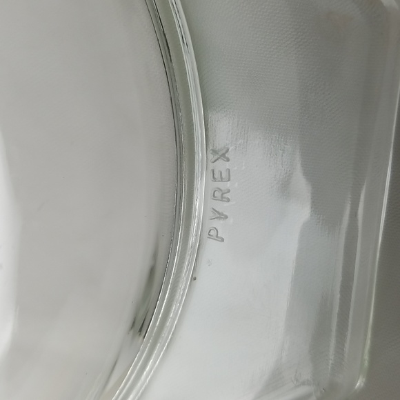 Pyrex Town & Country Divided Casserole Dish with Lid - Picture 7 of 16